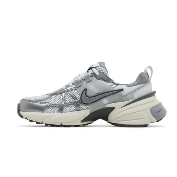 0C525EAB-4B87-47A9-9D10-0A6EB4D249CD.webp Nike V2K Run 'Pure Platinum Wolf Grey'