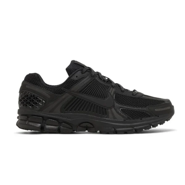 AirZoomVomero5_TripleBlack_3.webp Air Zoom Vomero 5 'Triple Black'