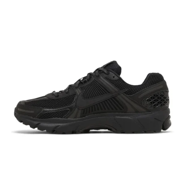 AirZoomVomero5_TripleBlack_5.webp Air Zoom Vomero 5 'Triple Black'