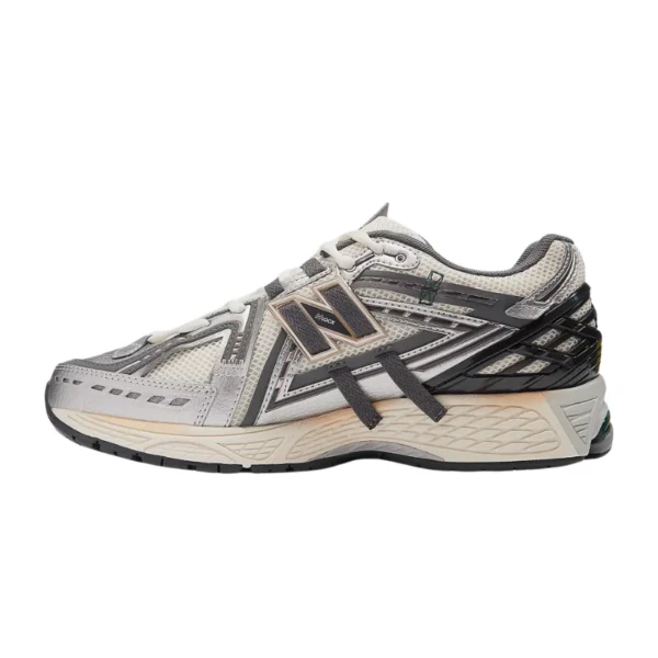 Untitled-design-66_3.webp New Balance 1906A – Silver Metallic