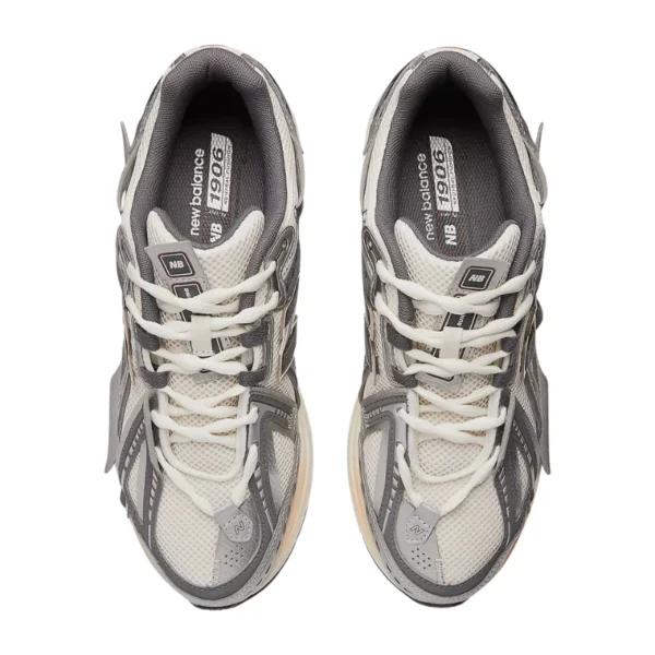 Untitled-design-68_5.webp New Balance 1906A – Silver Metallic